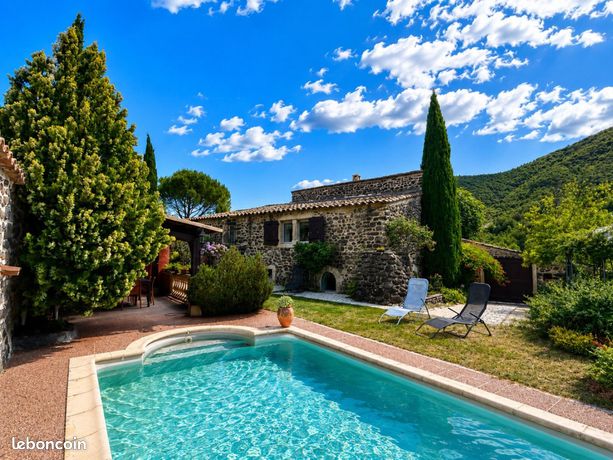 Propriété 6 pièces 197 m²