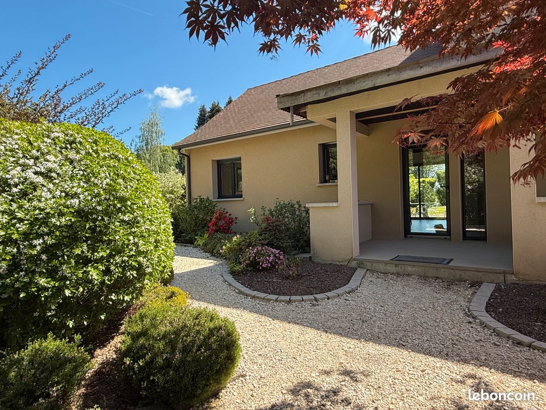 Maison 5 pièces 170 m² · à Saint-Yrieix-la-Perche · 170 m² · 325 000 €