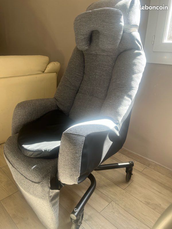 Fauteuil pour personnes âgés (image 2)