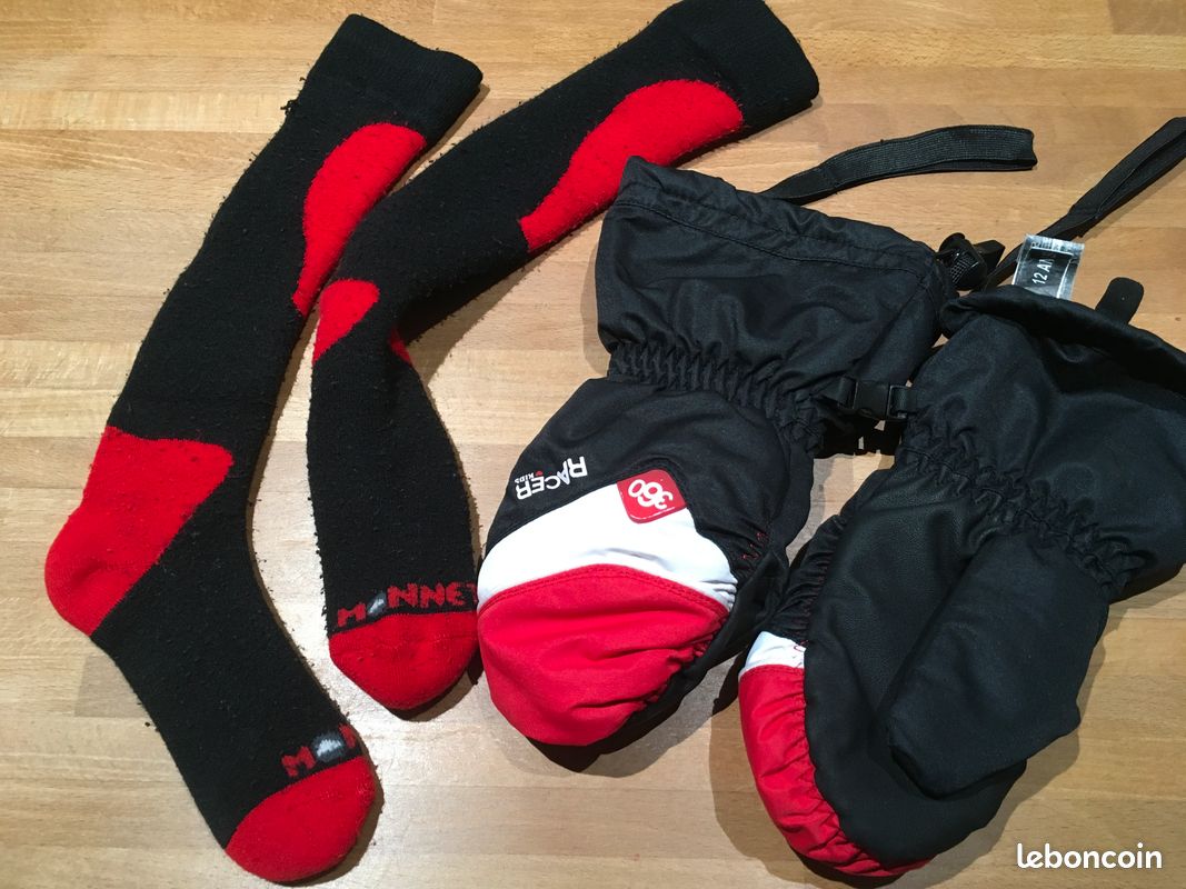Lot paire moufles et chaussettes ski enfant 8 ans (image 1)