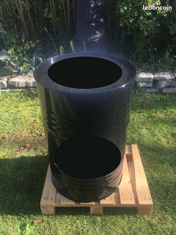 Baril De Pétrole En Métal Noir 3d Pour Une Utilisation Dans Le Matériel