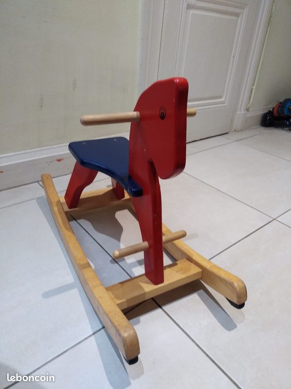 Cheval à bascule (image 2)