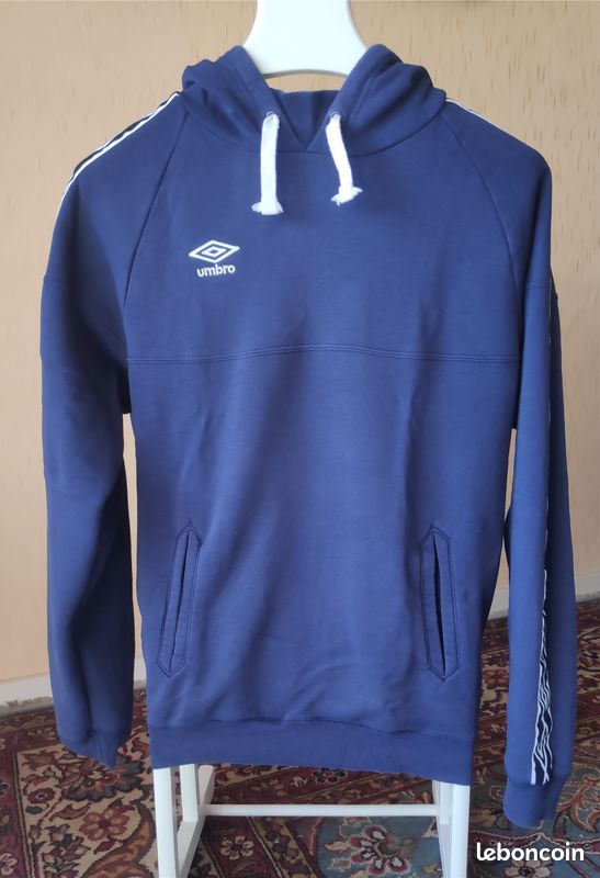 Sweat à capuche Umbro taille L (image 2)