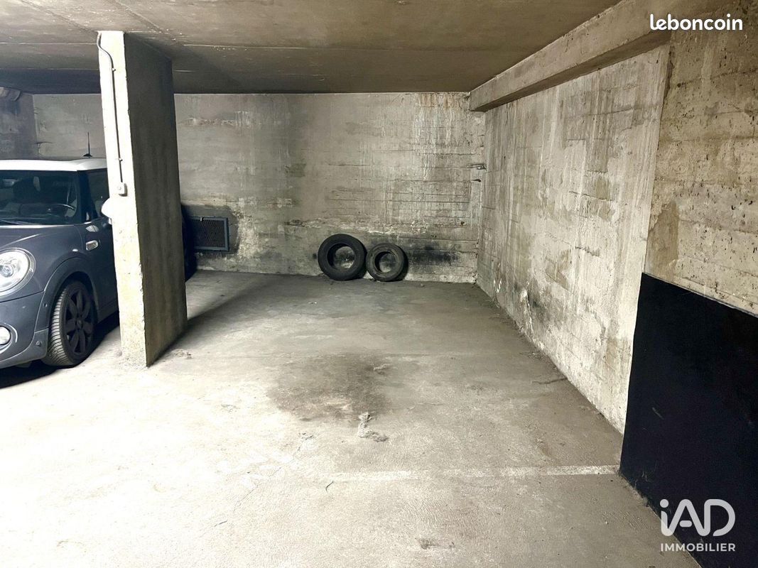 Parking 10 m² · à Paris · 10 m² · 170 €/mois