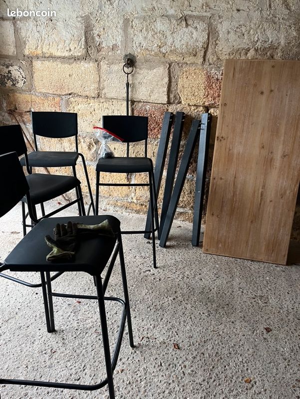 Table haute et 4 chaises hautes (image 1)
