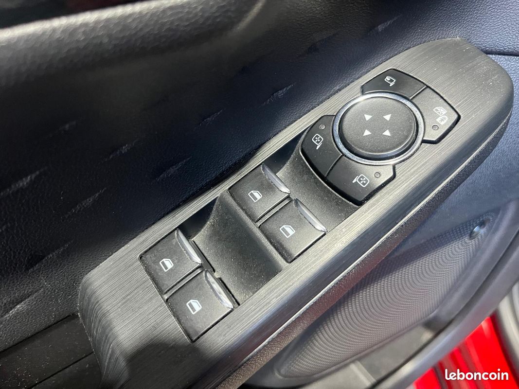 FORD KUGA 2.5 Duratec 225 ch PHEV e-CVT ST-Line CAMERA DE RECUL - DETECTEUR D'ANGLE MORT - REGULATEUR ADDAPTAT (image 19)
