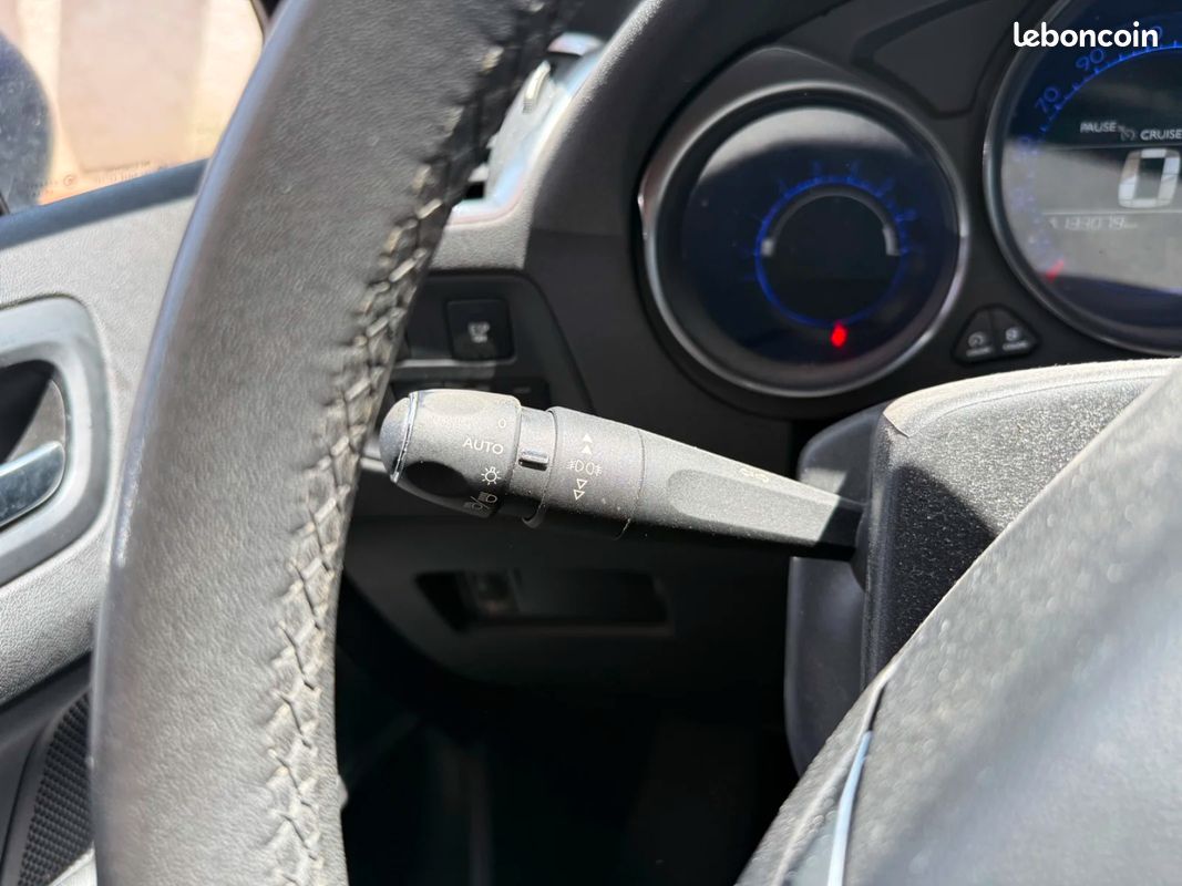 CITROEN C4 C4 VTi 120 Confort / RADAR AR / REGULATEUR (image 22)