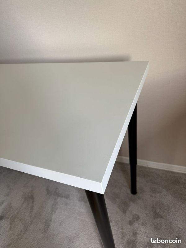 Bureau IKEA blanc comme neuf - pieds OLOV réglables (assis/debout) (image 1)