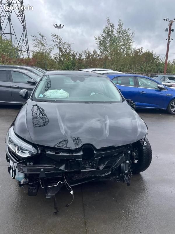 Renault Mégane IV Berline TCe 140 FAP Zen ACCIDENTEE (image 5)