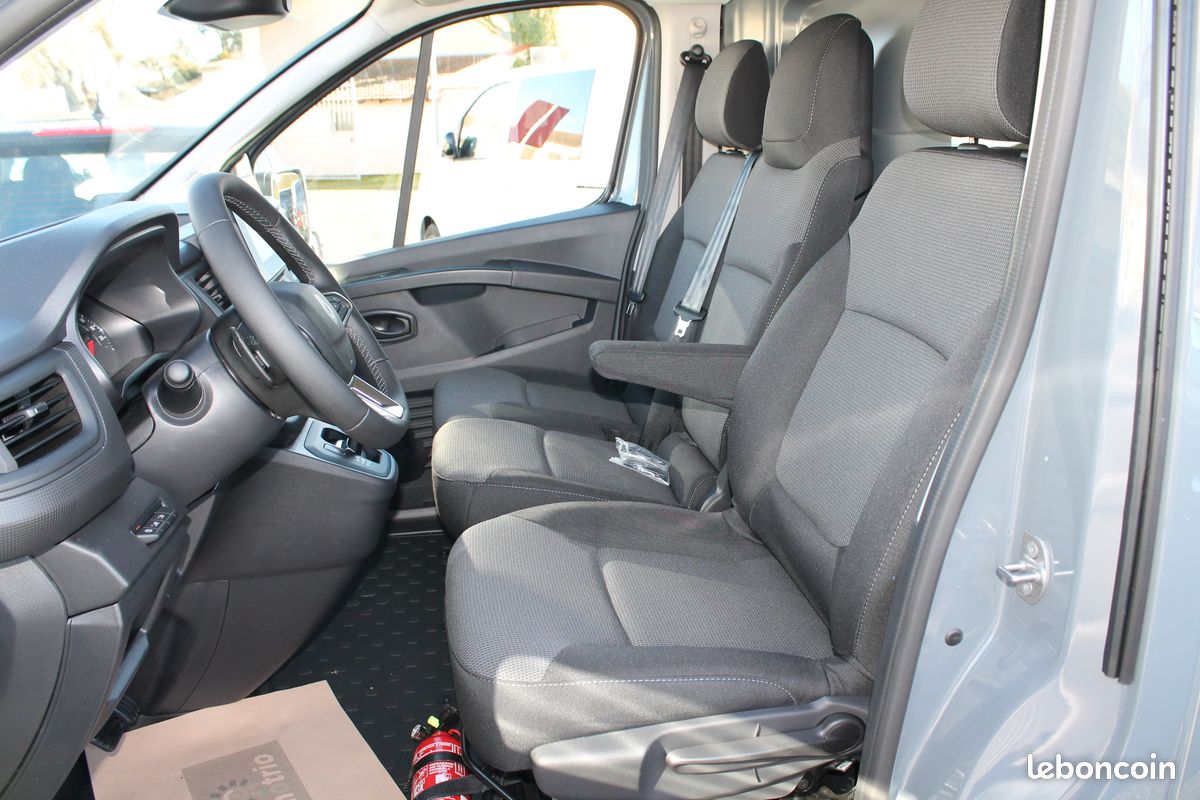 Renault Trafic III (3) Fourgon L1H1 3T 2.0 Blue DCI 150 Auto Advance + Options Sortie le 20/04/2026 , 10 Kilomètres Prix Hors taxe 27 000 (image 3)