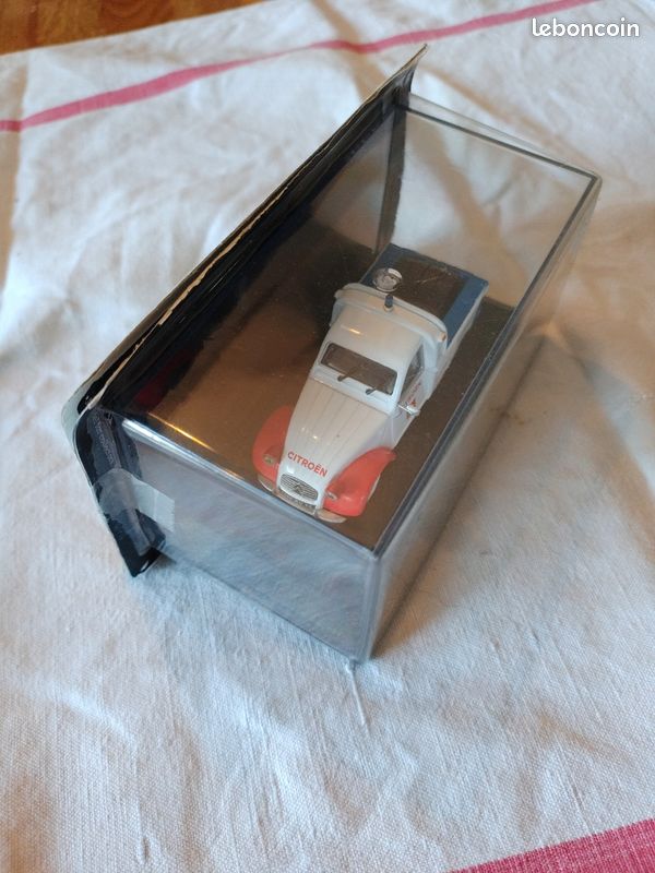 Miniature CITROËN DS Pick-up FR3 Blanc – MiniRoute 1/43 (Kit Résine, Collection)