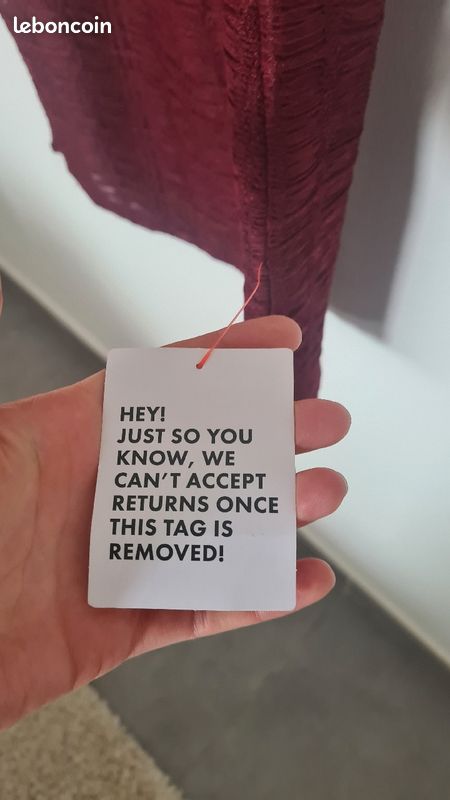 Jupe longue neuve
Couleur bordeaux
Taille 38
A venir récupérer à Petite île (image 6)