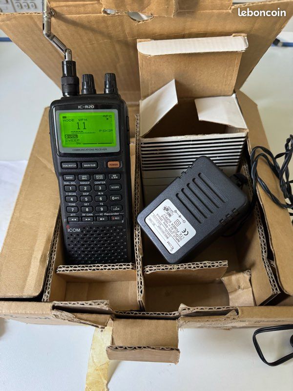 ICOM IC-R20 RÉCEPTEUR de communication portable scanner radio HF VHF UHF DÉBLOQUÉ EUR 401,44 - FR