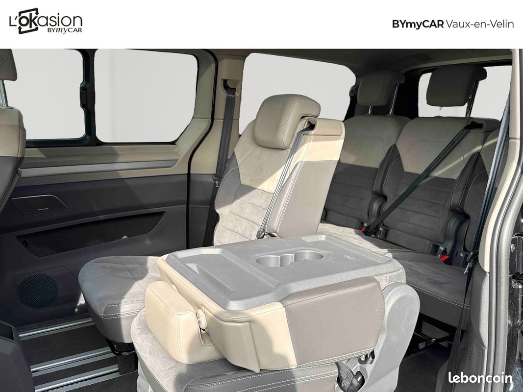 VOLKSWAGEN UTILITAIRES Multivan Court 2.0 TDI 150 DSG7 Style (image 16)
