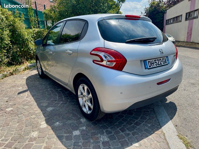 Peugeot 208 Finition Style – Kit Distribution ✅ – Radars recul ✅ (image 6)
