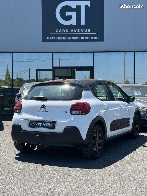 CITROËN C3 110ch FEEL PACK / BOÎTE AUTOMATIQUE / APPLE CARPLAY / TOIT NOIR / JANTES NOIRES / FEUX LED / CAMÉRA DE RECUL / RADARS AR / ATTELAGE (image 3)