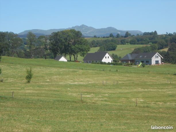 Terrain 1550m2 TAUVES ( 63690 )