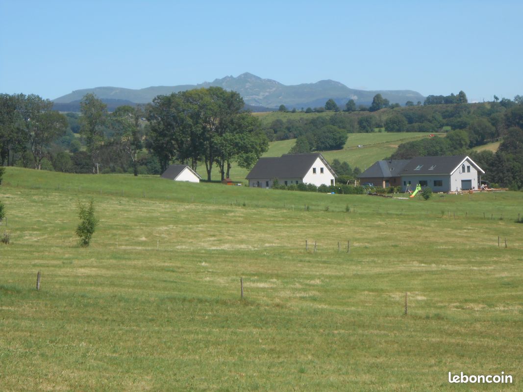 Terrain 1550m2 TAUVES ( 63690 ) · 23 000 €