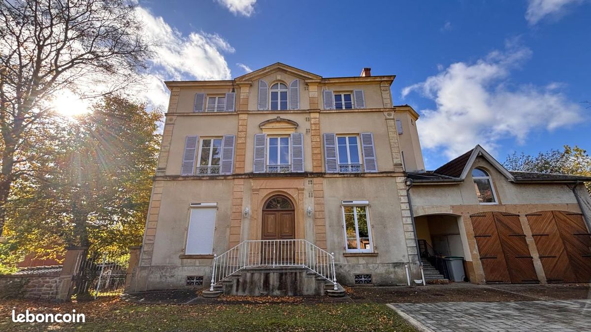 Maison 8 pièces 347 m² · à Chessy · 347 m² · 845 000 €