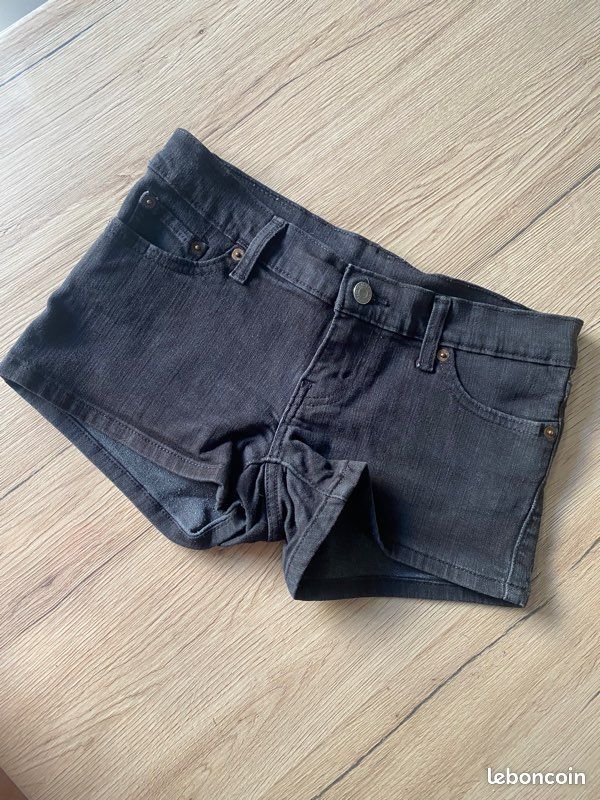 Short Levi’s (image 3)
