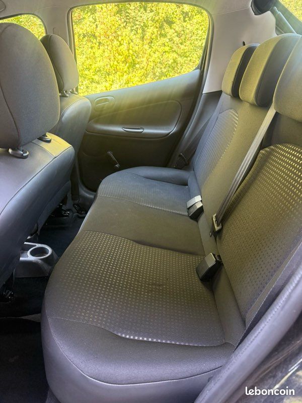 Peugeot 206 1.1 Essence année 2011 (image 3)