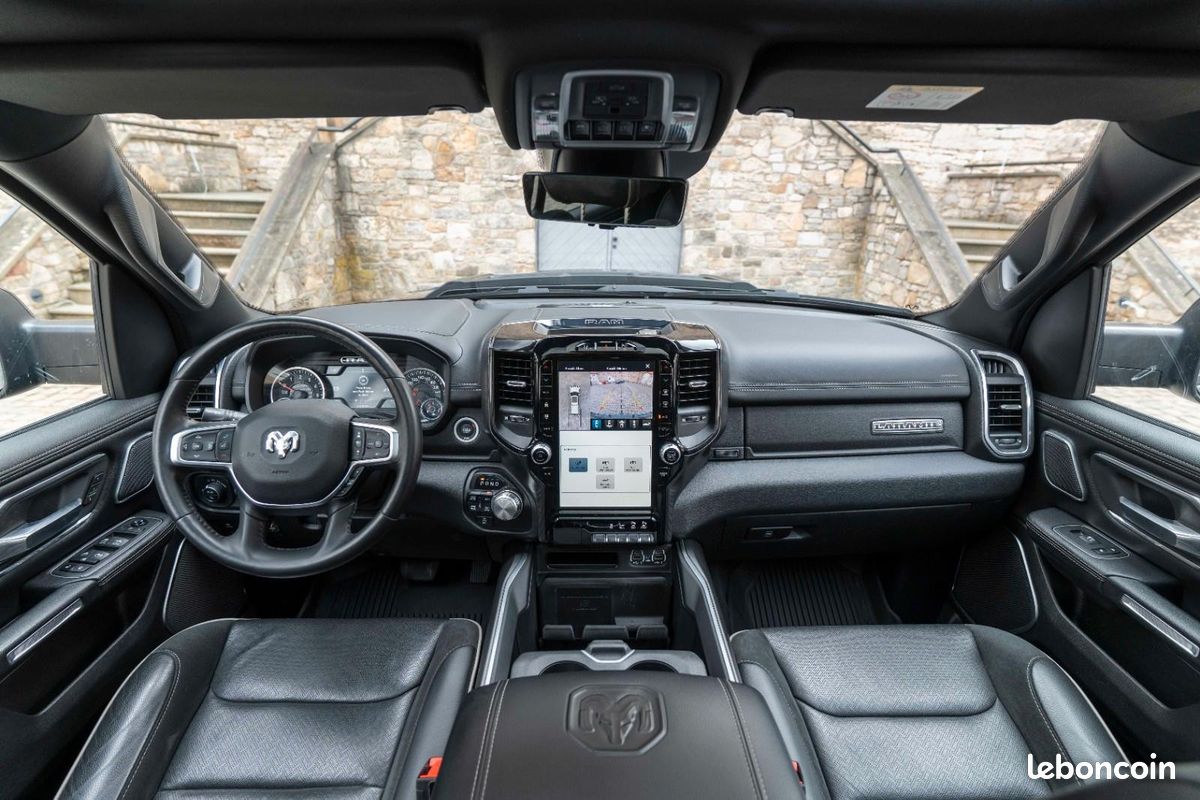 Dodge RAM 1500 Laramie 5.7 V8 HEMI eTorque 401 ch 4x4 – Toit pano – 360° – GPL (image 32)