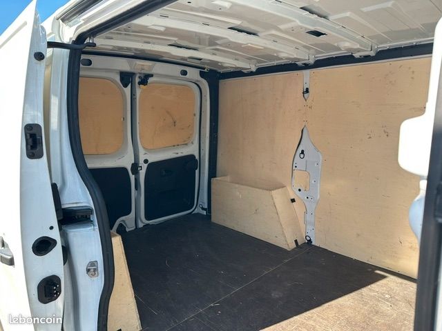 Renault TRAFIC III FOURGON L1H1 3T 2.0 BLUE DCI 130CH ADVANCE GSR2 (image 8)