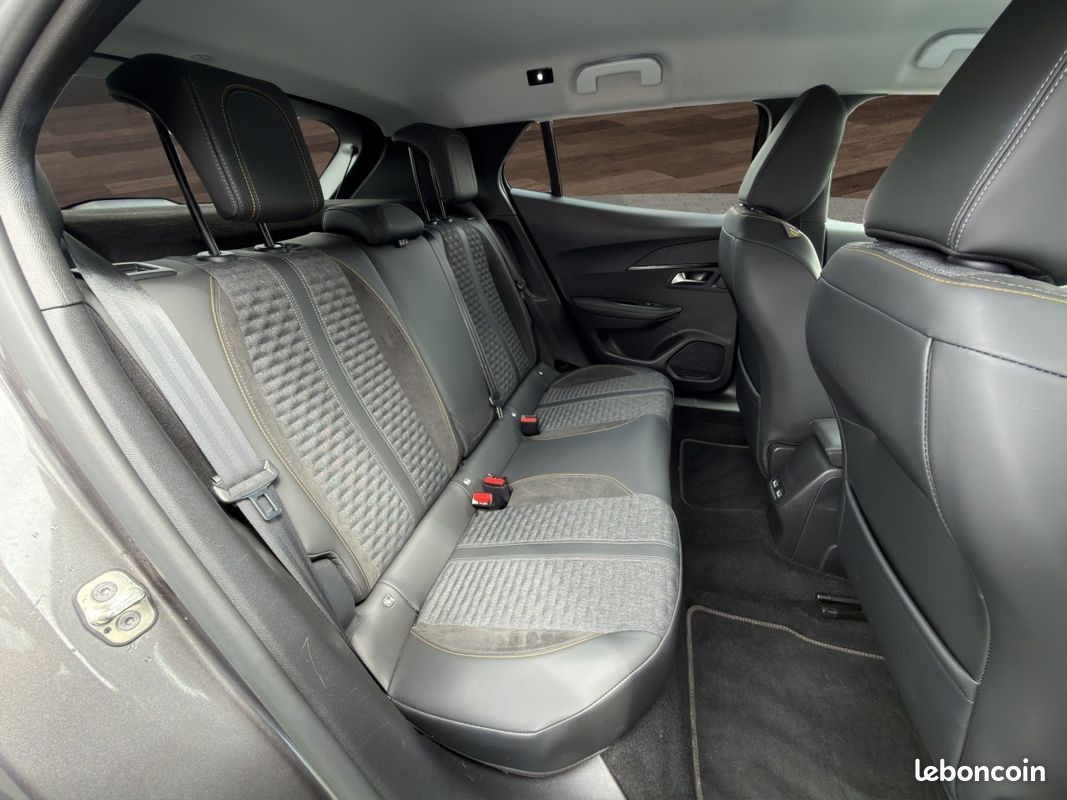 Peugeot 2008 BLUEHDI 130 EAT8 ROADTRIP (image 19)