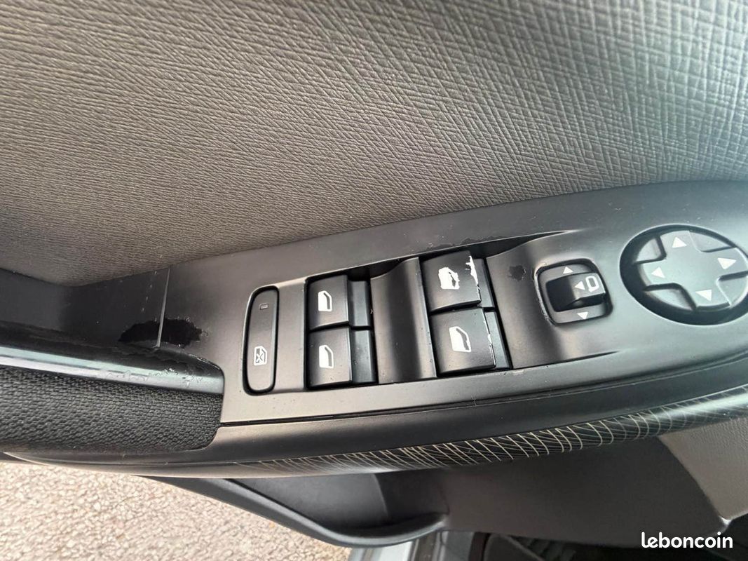 Citroen grand c4 picasso exclusive boite automatique 1.6 hdi 115cv - 8v turbo 2014 (image 29)