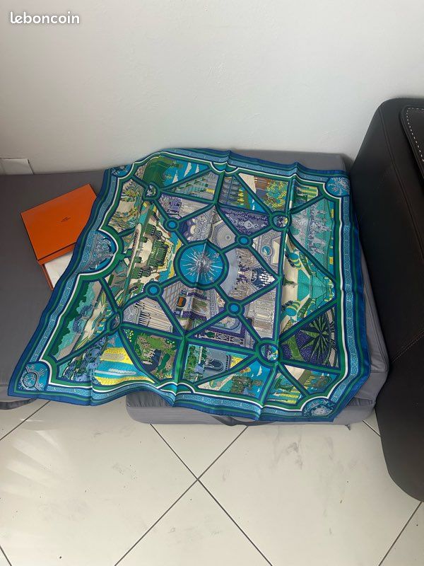 Foulard Hermes 90x90 Flânerie à Versailles (image 8)