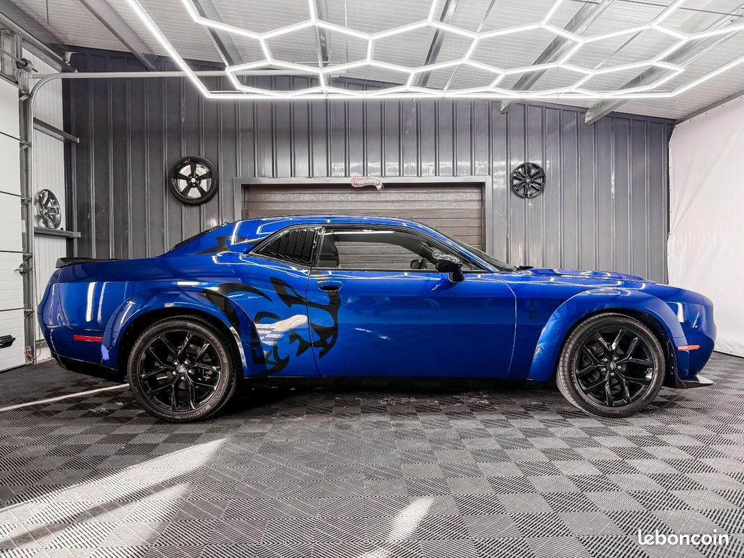 Dodge CHALLENGER Widebody Look V6 3.6 306 ch – CarPlay – Caméra – Cuir (image 20)