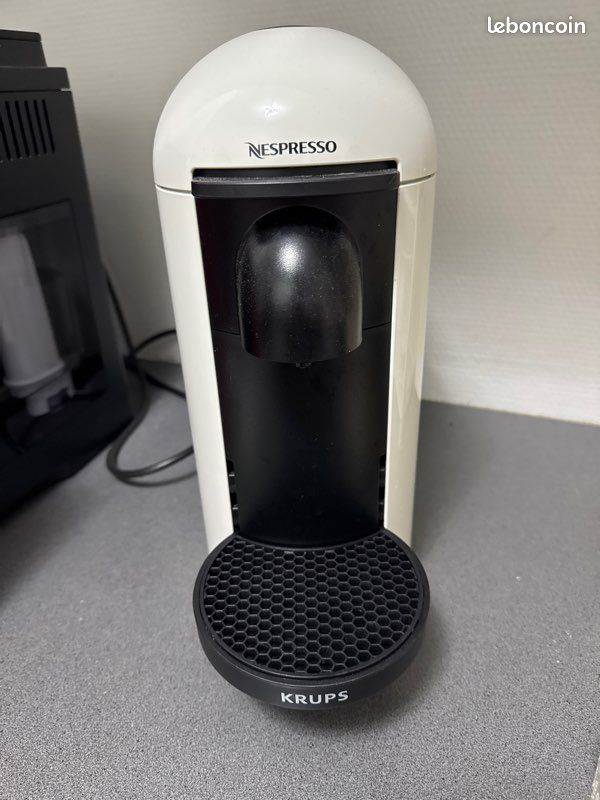 Machine à café Nespresso Krups vertuo plus blanc (image 1)