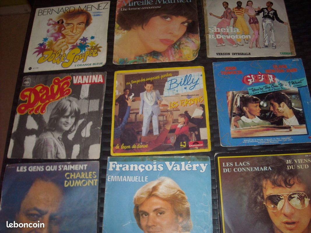 Lot d'une cinquantaine de disque 33 tours et 45 tours en tres bon etat (image 1)