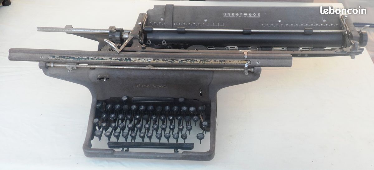Machine à écrire UNDERWOOD Standard made in USA N° de série 19-7097812 des AN 30/40 - Typewriter UNDERWOOD Standard made in USA Serial Number 19-7097812 1930s/1940s (image 4)