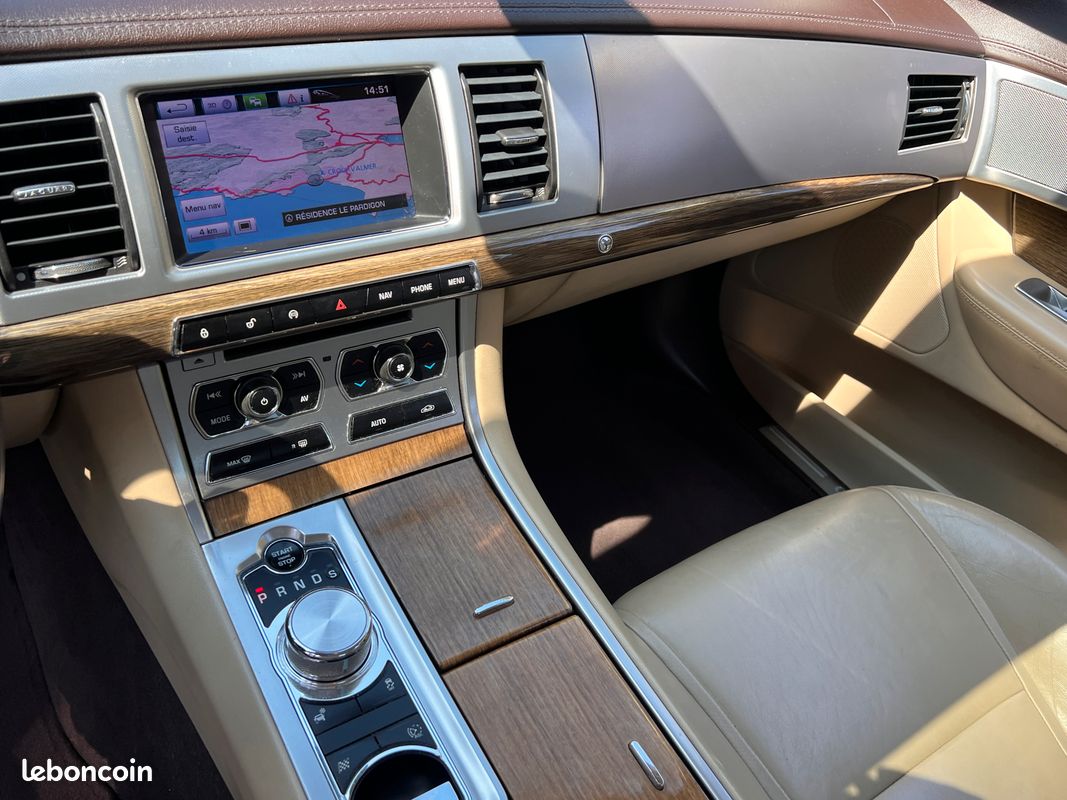 JAGUAR XF (2) 3.0 V6 D 240 BVA LUXE PREMIUM SERIE LIMITE / Historique d'entretien / Garantie (image 3)