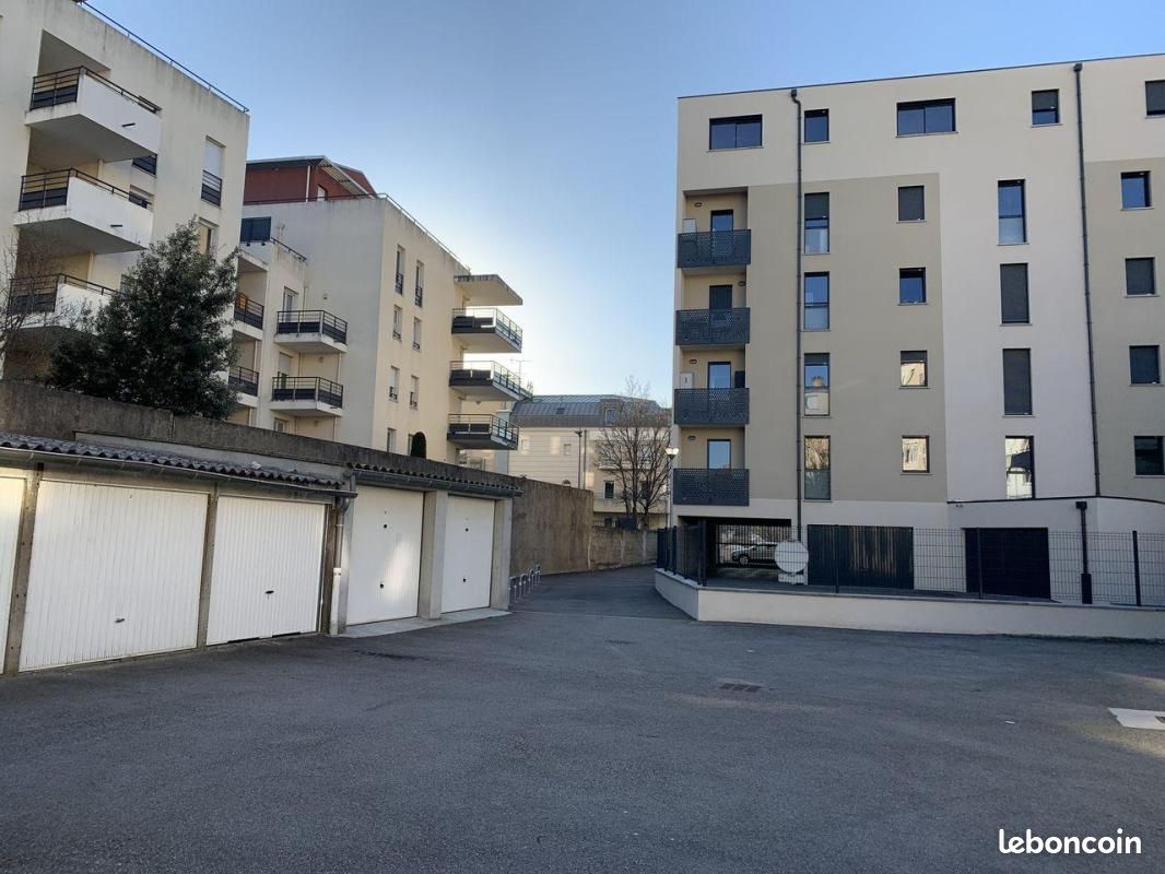 Parking 12 m² · à Valence · 12 m² · 65 €/mois