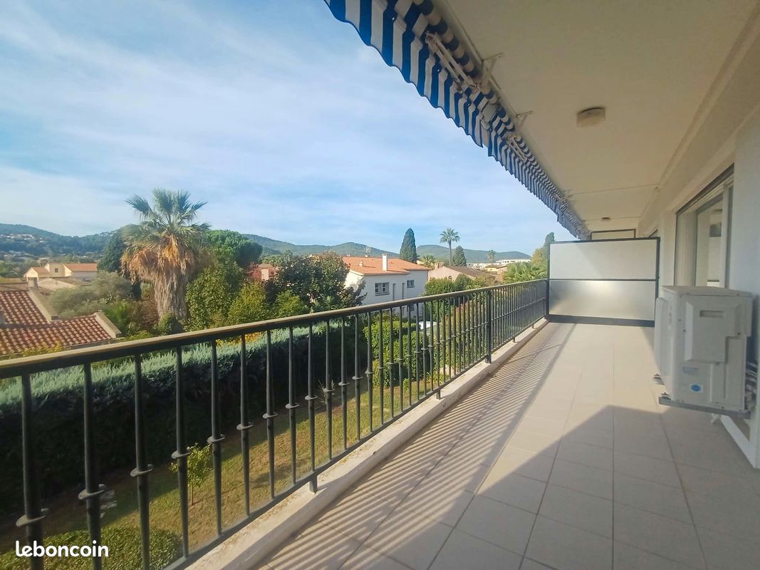 Parking 70 m² · à Hyères · 70 m² · 297 000 €