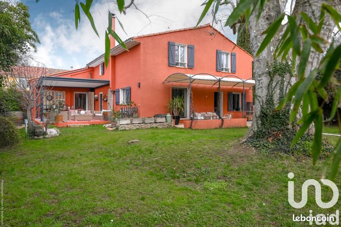 Propriété 6 pièces 228 m²