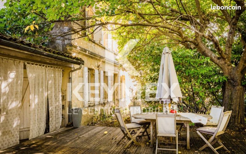 Maison 9 pièces 333 m² · à Saint-Loubès · 333 m² · 422 000 €