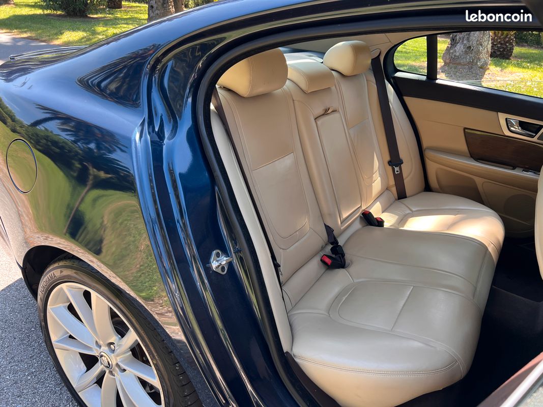 JAGUAR XF (2) 3.0 V6 D 240 BVA LUXE PREMIUM SERIE LIMITE / Historique d'entretien / Garantie (image 9)