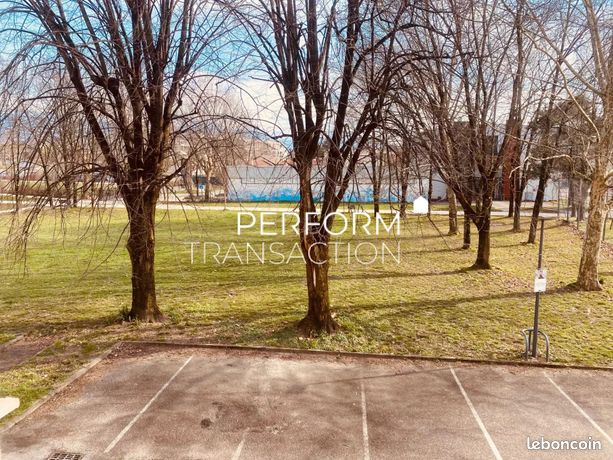 https://img.leboncoin.fr/api/v1/lbcpb1/images/35/1c/c0/351cc081901a921285810f45bea17628a85c8d56.jpg?rule=ad-image