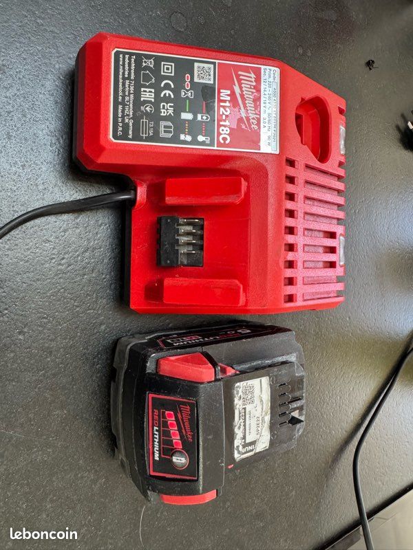 Chargeur Milwaukee M12-18FC 12V-18V Li-ion | Pyrénées Batteries