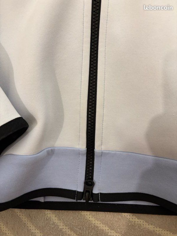 Nike tech (image 4)