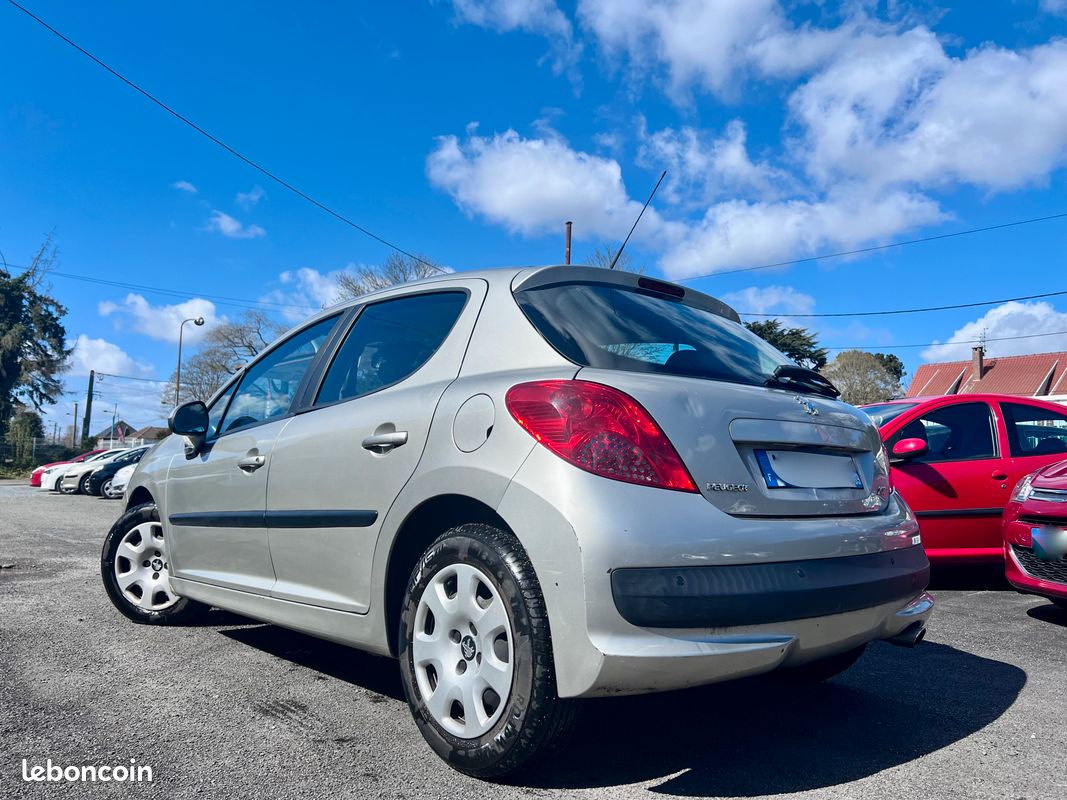 PEUGEOT 207 1.6i AUTOMATIQUE / CHAINE DE DISTRI ET CUIR CT OK ET GARANTIE (image 2)