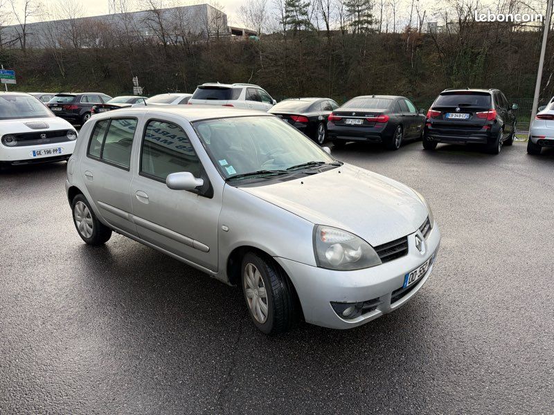 Renault clio (image 2)