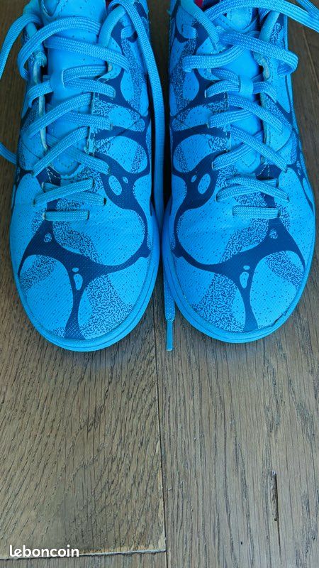 Chaussures de foot Kipsta bleues – pointure 40 (image 3)
