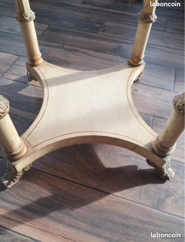Guéridon en bois réchampi et doré (image 3)
