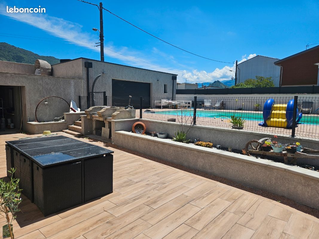 Maison 11 pièces 295 m² · à Foix · 295 m² · 330 000 €