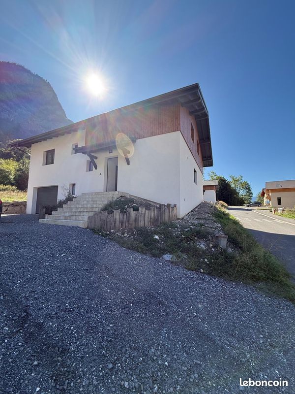 Maison 5 pièces 140 m² · à Magland · 140 m² · 760 000 €