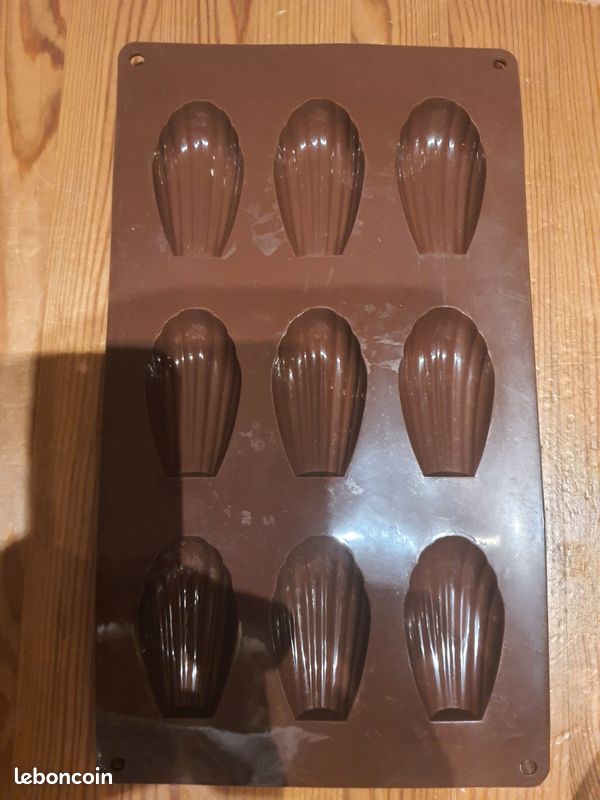 Moule de 9 petites madeleines en silicone (image 1)